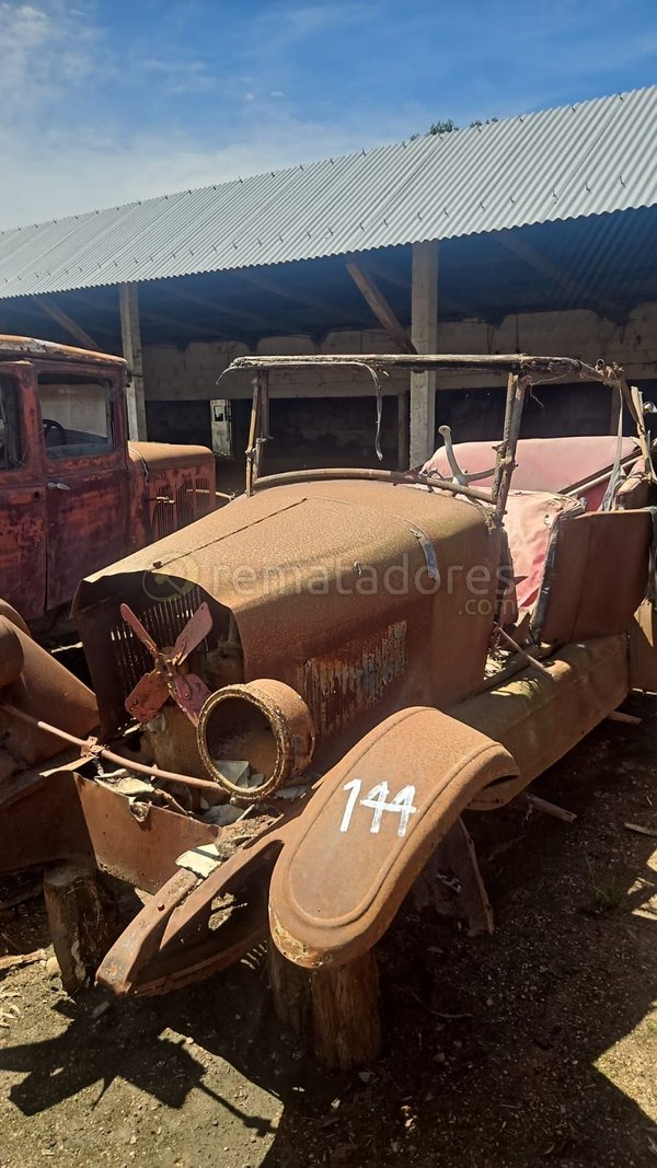 Automóvil Antiguo Rústico para Restaurar - imagen 1