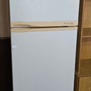 Lote siguiente: Heladera James Blanca con Freezer - Motor Prende, No Enfría