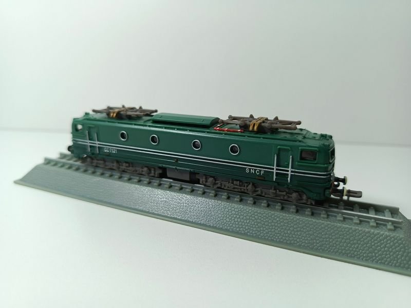 Modelo de locomotora SNCF CC 7100 a escala 1:160 - imagen 3