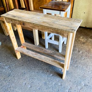 Juego de Barra Rústico: Banqueta Alta y Mesa Auxiliar de Madera - imagen 2
