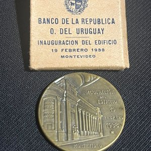 Lote siguiente: Medalla Inauguración Edificio Banco República O. Del Uruguay 1938 Caja Original