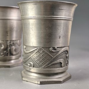 Conjunto de 5 Vasos de Peltre con Decoración Relieve y Escenas Costumbristas - imagen 5