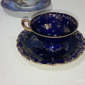 Conjunto de 21 piezas de porcelana oriental: tazas, platitos, alhajeros y figuras - imagen 3