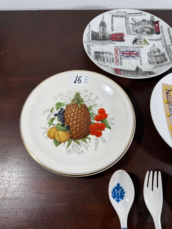 Lotes de platos y cubiertos de melamina en excelente condición - imagen 1
