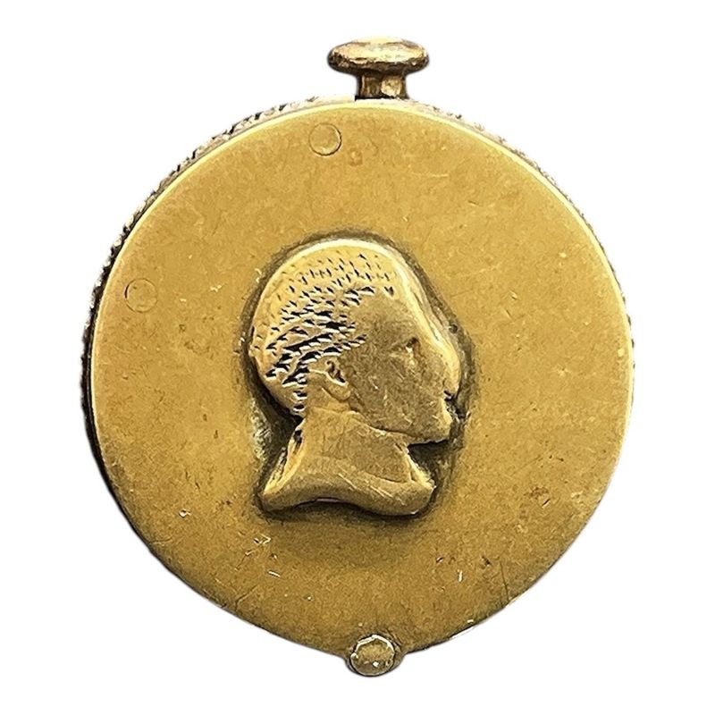 Encendedor Antiguo Artesanal de Bronce con Perfil de Artigas y Escudo Nacional