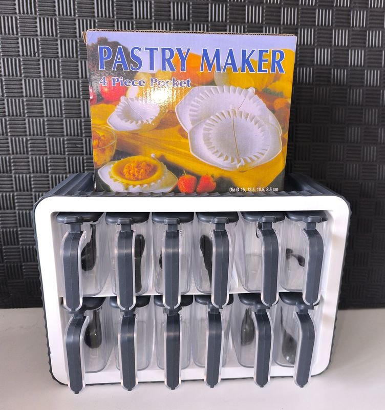 Set de 12 Espeieros con Soporte y 4 Moldes para Empanadas