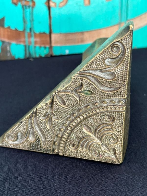 Antiguo troquel de talabartero pesado bronce impecable usado para hacer puntas de las caronas - imagen 5