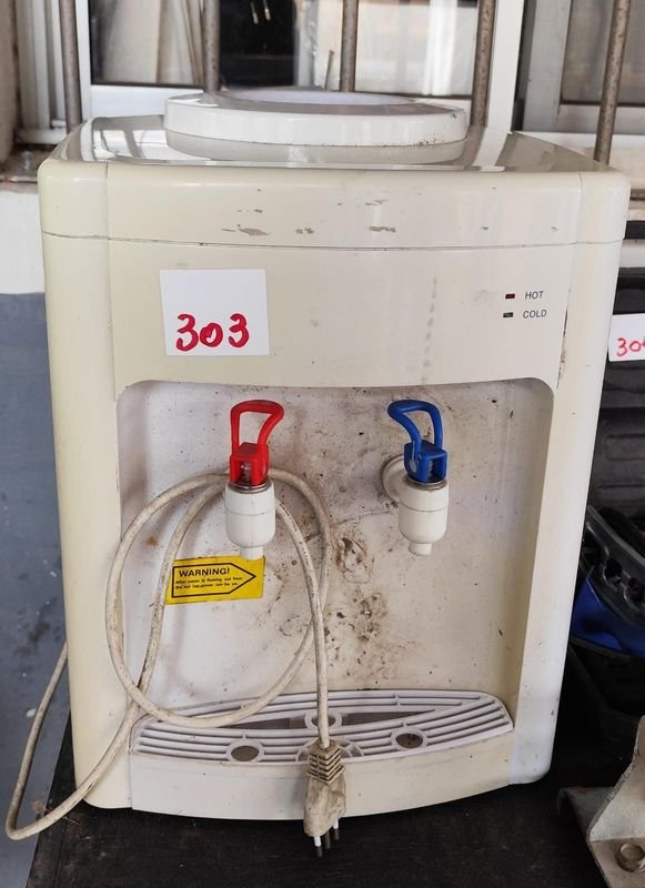 Dispensador de Agua Fría y Caliente
