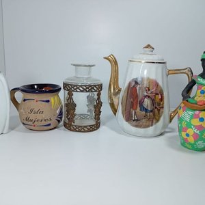Lote Vintage: Tetera Porcelana Victoriana, Mate Cerámica, Frasco Vidrio y Figura Mujer - imagen 4
