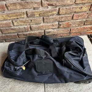 Bolso de Viaje Skyway Negro con Ruedas y Bolsillos - imagen 1