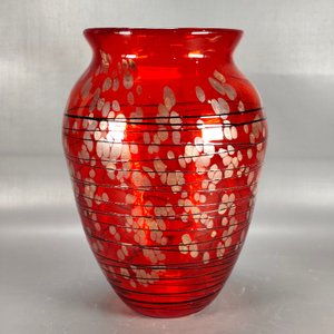 Jarrón de Cristal Rojo con Diseños Brillantes - imagen 1