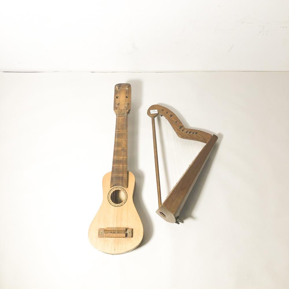 Guitarra y Arpa de Madera Decorativas
