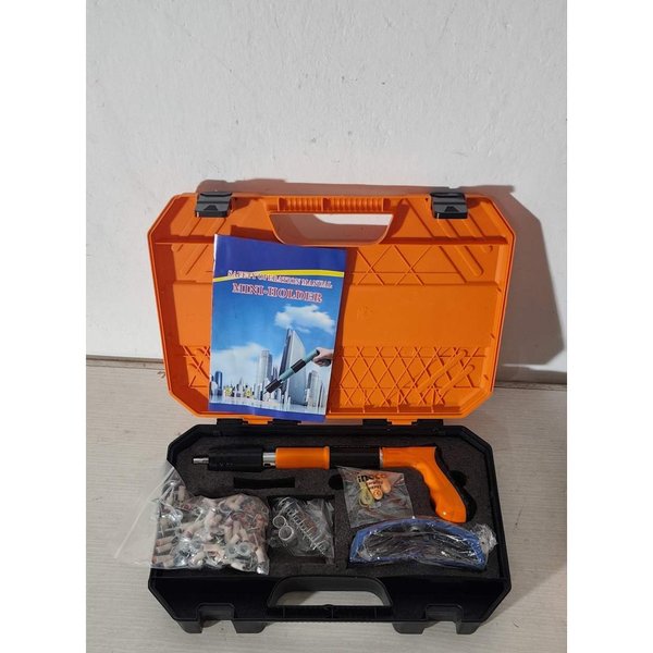 Pistola Remachadora Osmener con Accesorios en Estuche