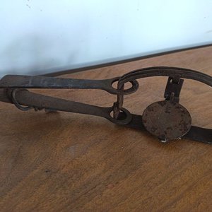 Trampa para Cazar Antigua de Metal con Cadena - imagen 6