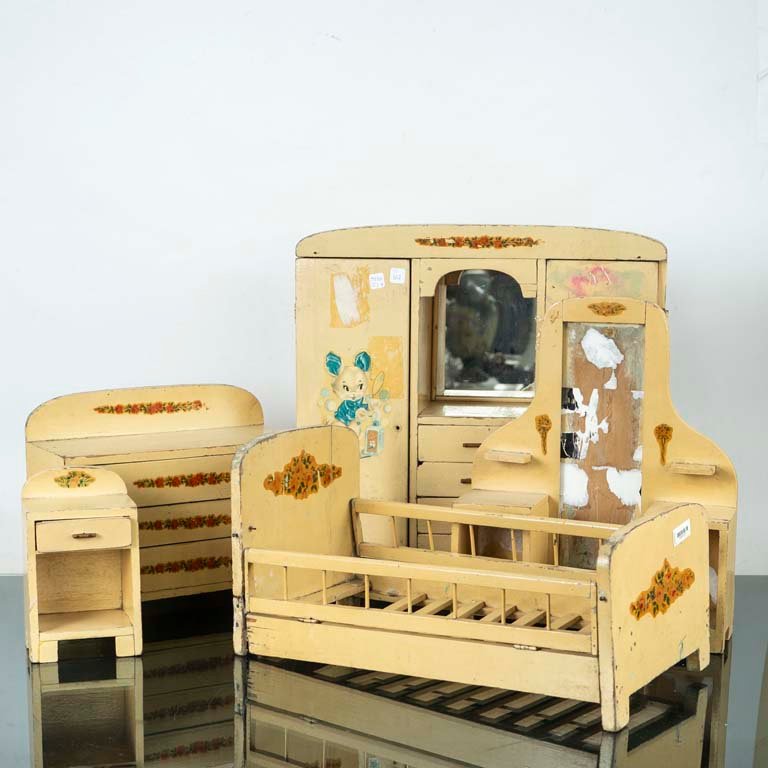 Lote anterior: Conjunto de muebles de dormitorio en miniatura para restaurar