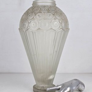 Lote siguiente: Florero Art Déco Vidrio Esmerilado Genêt & Michon Golpe Lateral