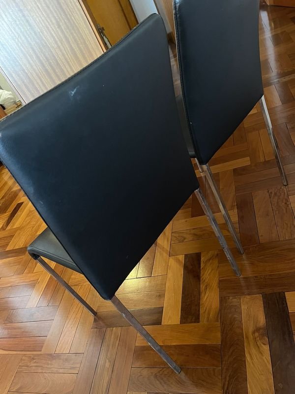 Sillas tapizadas negro, patas cromadas excelentes - imagen 4