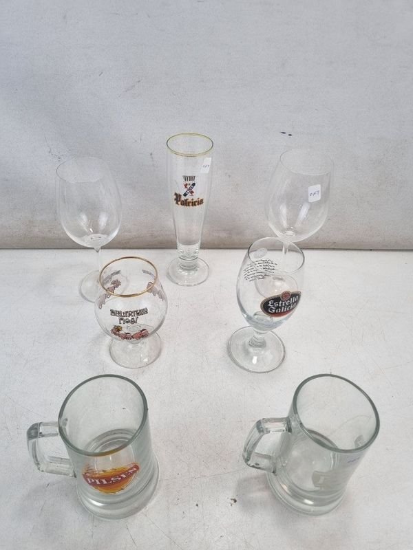 L 374 - Lote De 7 Piezas - Lote de vasos, copas y jarras de colección, con marcas de cerveza Pilsen, Patricia, Estrella Galicia y más