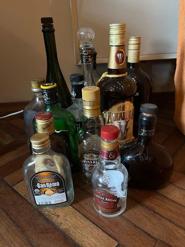 Botellas de vidrio para decoración y coleccionar - imagen 1