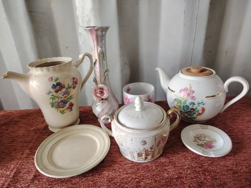 Juego de Tetera, Azucarera y Tazas con Diseño Floral