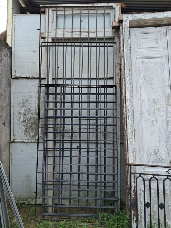 Lote siguiente: Rejas de metal para jardín en buen estado