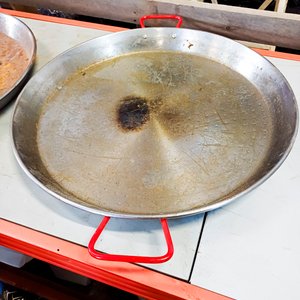 2 Paelleras de 50 cm con Asas Rojas - imagen 3
