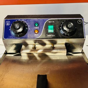 Lote #028 – Fritador eléctrico Flamemax, de mesa,  de un servicio, con estructura de acero inoxidable y canasto - imagen 2