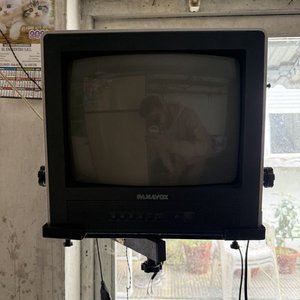 Televisor Panavox a Tubo con Soporte de Pared y Control Remoto - imagen 2