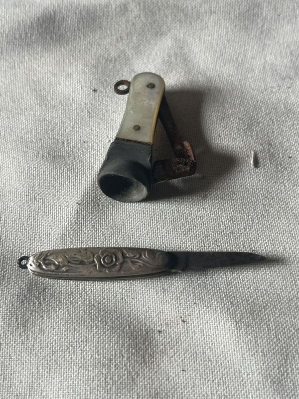 Corta habano de metal y nácar con pluma y cachas de plata - imagen 4