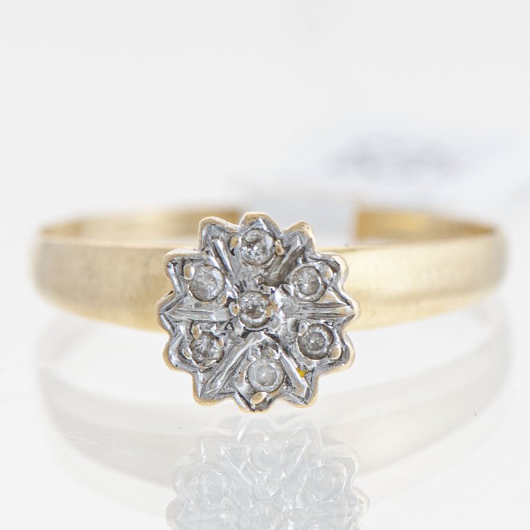 Lote siguiente: Anillo de oro y platino con diamantes