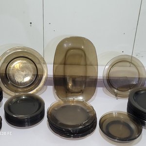 Lote anterior: Juego de Vajilla de Vidrio Ahumado: Platos, Compoteras y Fuente Ovalada