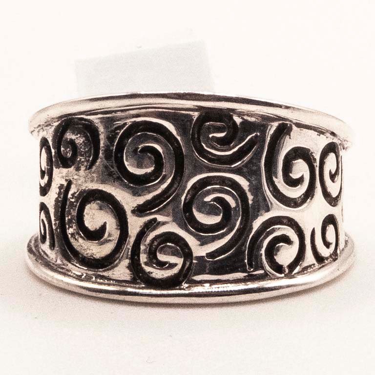 Anillo de Plata con Diseño de Volutas