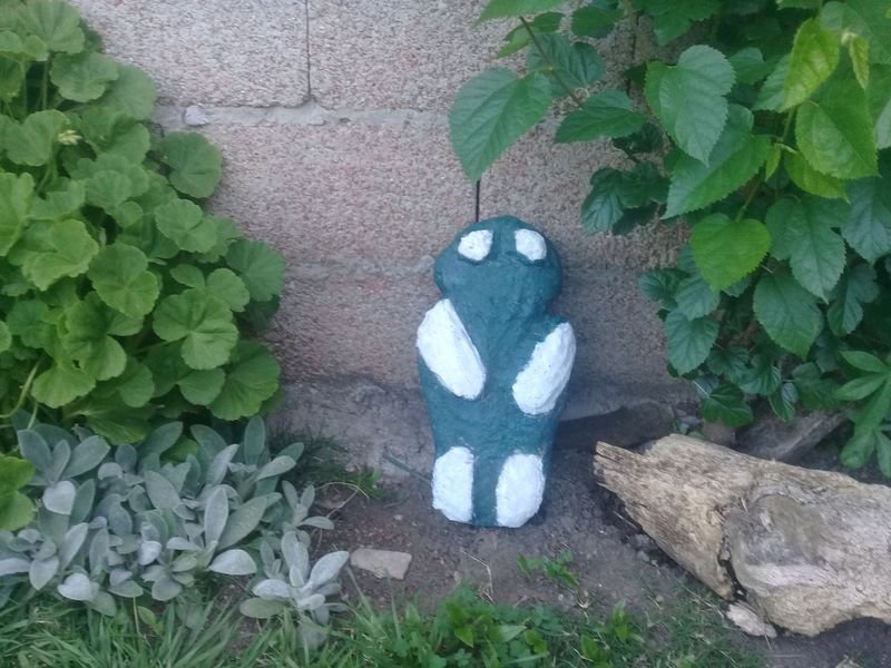 Figura decorativa de jardín en forma de rana de concreto - imagen 2