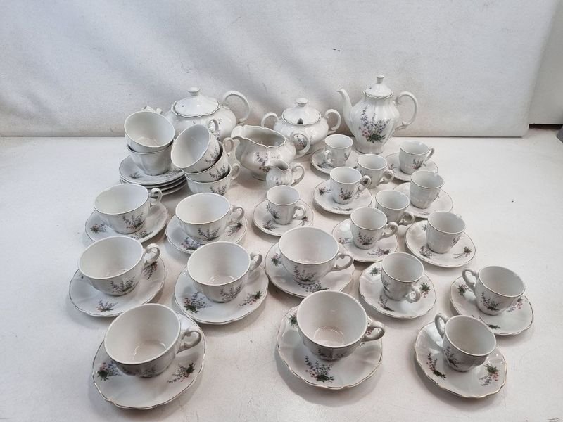 Juego de Té y Café Porcelana Olmos Completo con Flores y Bordes Dorados