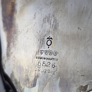 Juego de Piezas de Metal Plateado: Jarra, Canastos y Bandejas Antiguas - imagen 4