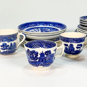 Lote de 21 Piezas de Losa Blanca y Azul con Decoración Chinaiserie - imagen 2