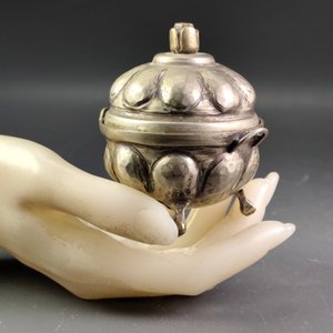 Azucarero de Plata Colonial Repujado con Asas y Tapa - imagen 7