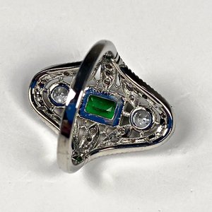 Anillo Rodinado con Piedra Verde Central y Circones - imagen 4