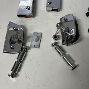Kit de 2 Cerraduras con Llave y Bisagras para Blindex - imagen 3