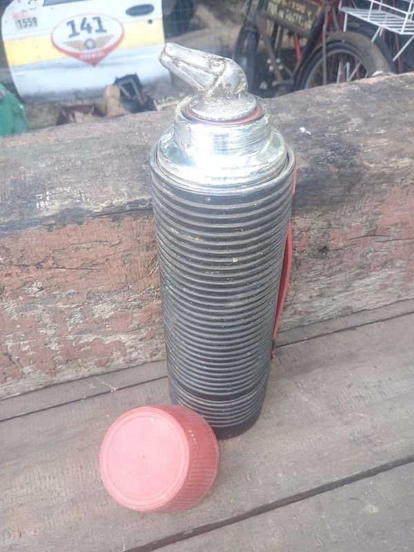 Antiguo Termo Coter con Tapón Cebador de Cabeza de Caballo
