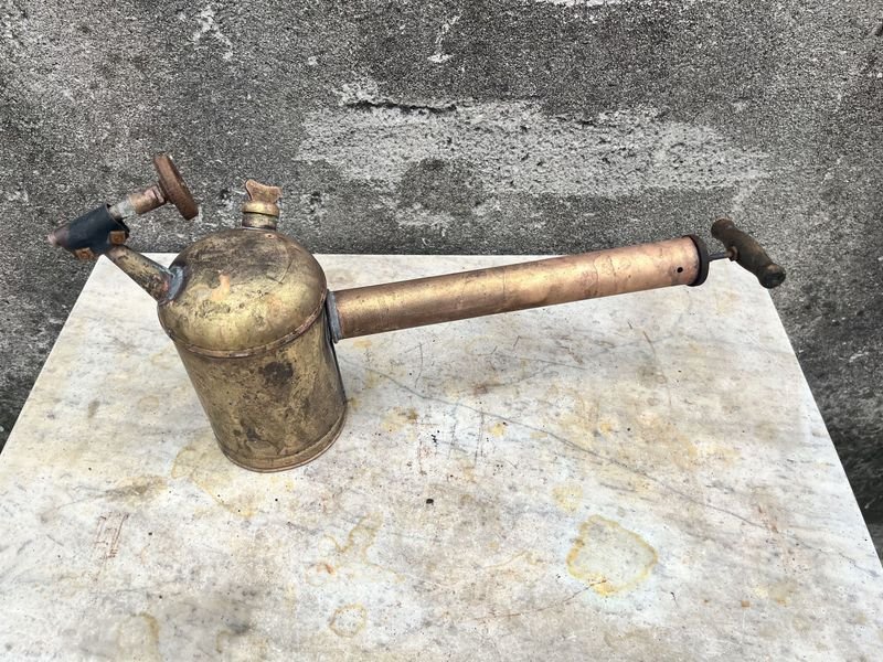 Antigua fumigadora de bronce y madera TRIUNFO induruguaya - imagen 2
