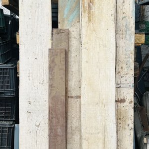 Lote anterior: Lote #097 – Cuatro tablones en madera para andamio