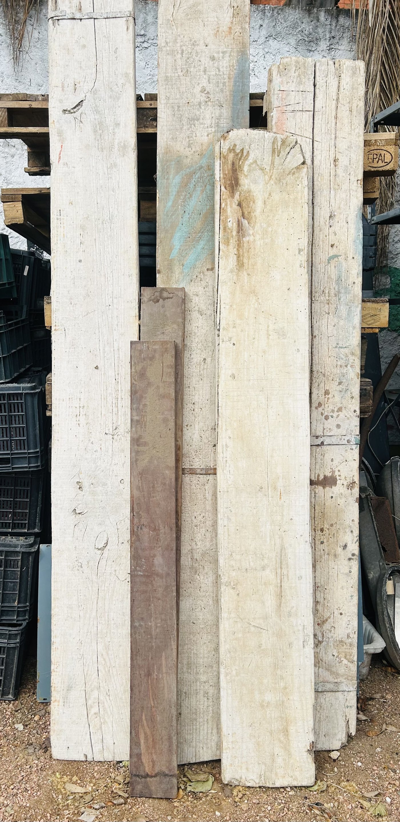 Lote #097 – Cuatro tablones en madera para andamio
