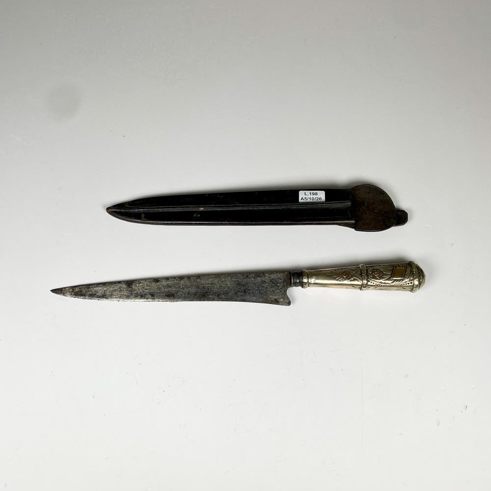 Cuchillo criollo hoja de acero Solingen 23 cm, cabo plata criolla y oro con vaina