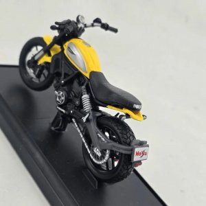 Réplica Maisto Ducati Scrambler Icon Amarilla - imagen 2
