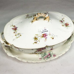 Lote siguiente: Dos Piezas de Porcelana Francesa Limoges Blanca con Flores Rosas