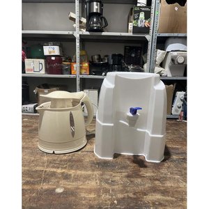 Lote siguiente: Dispensador de Agua Blanco y Jarra Eléctrica Beige