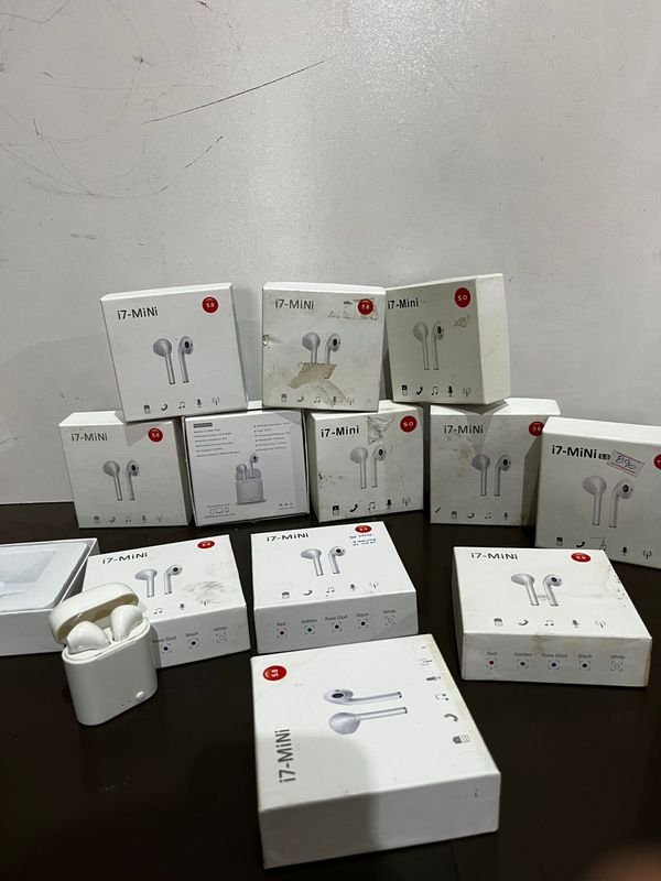 Auriculares inalámbricos i7-Mini en cajas blancas
