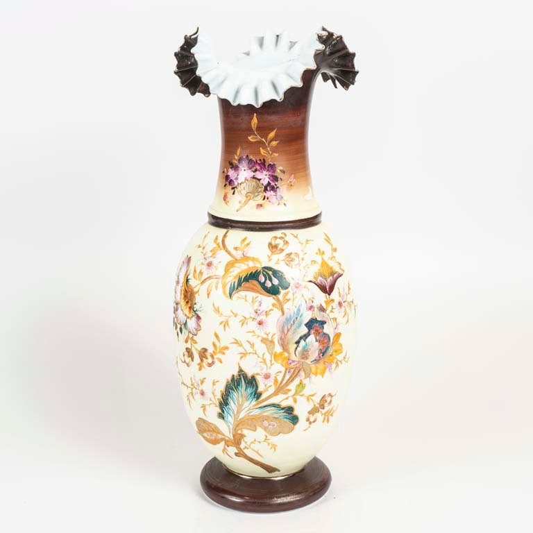 Florero Isabelino de Opalina y Esmalte con Flores Pintadas - 52 cm