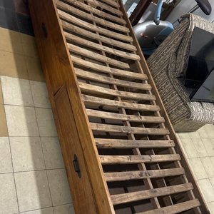 Lote siguiente: Cama con cajones 